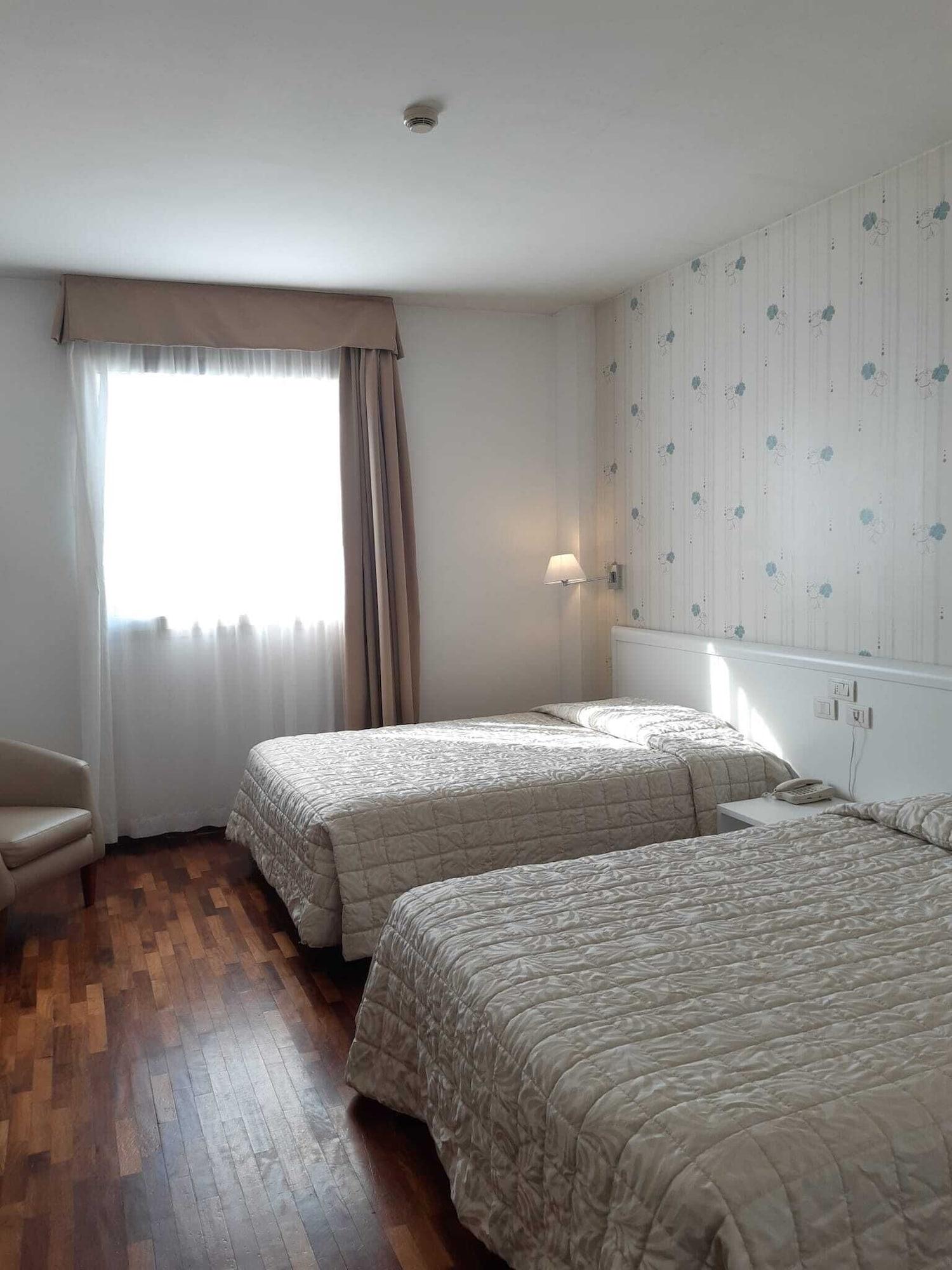 Hotel Datini Prato  Bagian luar foto