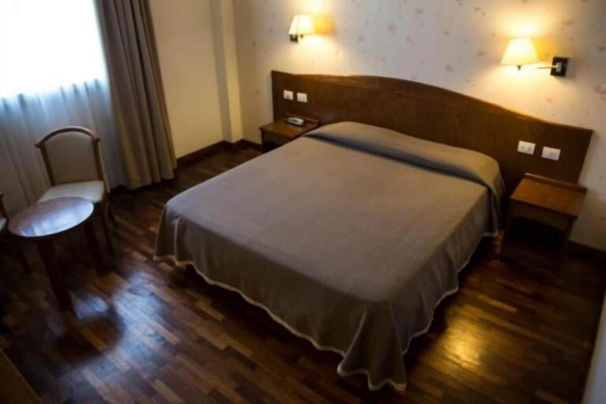 Hotel Datini Prato  Bagian luar foto