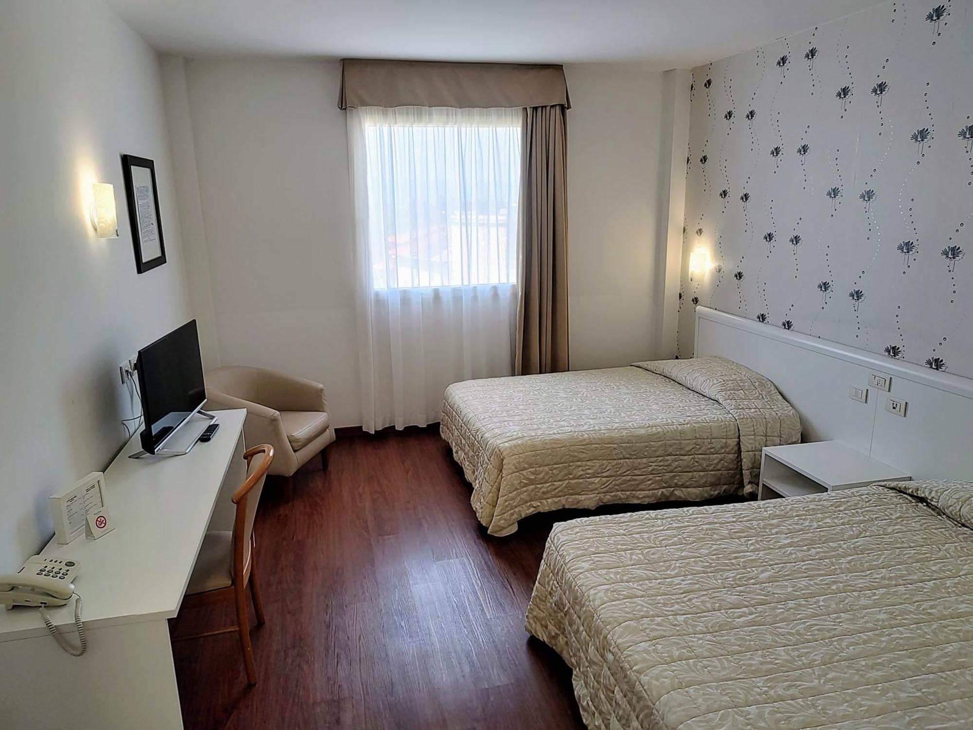 Hotel Datini Prato  Bagian luar foto